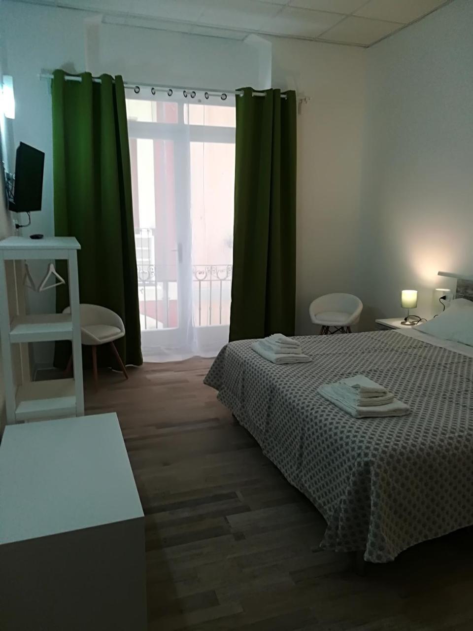 לינה וארוחת בוקר קליארי B.House מראה חיצוני תמונה
