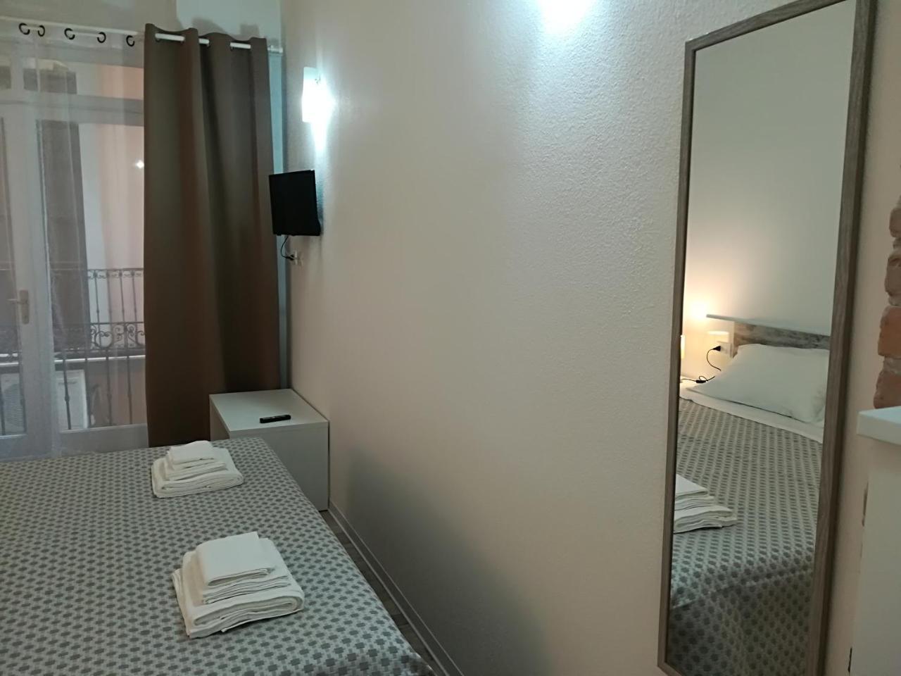 לינה וארוחת בוקר קליארי B.House מראה חיצוני תמונה